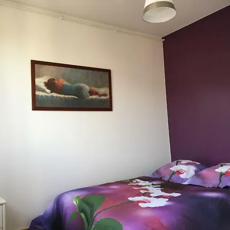 Deux Salon Parking Kindarena * Ρουέν