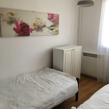 Deux Salon Parking Kindarena Διαμέρισμα *